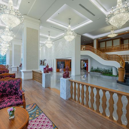 The Empress Premier Chiang Mai - Sha Extra Plus Exteriör bild Lobby
