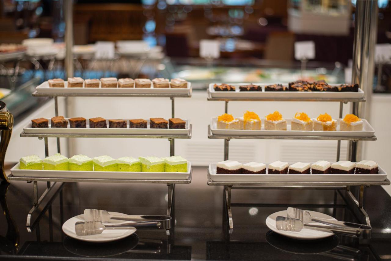 The Empress Premier Chiang Mai - Sha Extra Plus Exteriör bild A dessert buffet