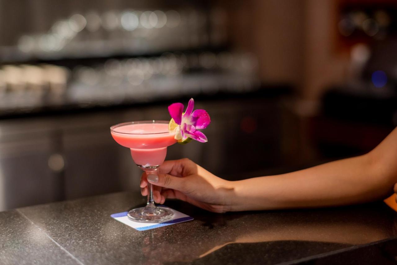 The Empress Premier Chiang Mai - Sha Extra Plus Exteriör bild A cosmopolitan garnished with a lime and an orchid