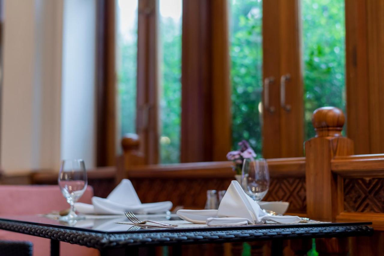 The Empress Premier Chiang Mai - Sha Extra Plus Exteriör bild A place setting at a restaurant