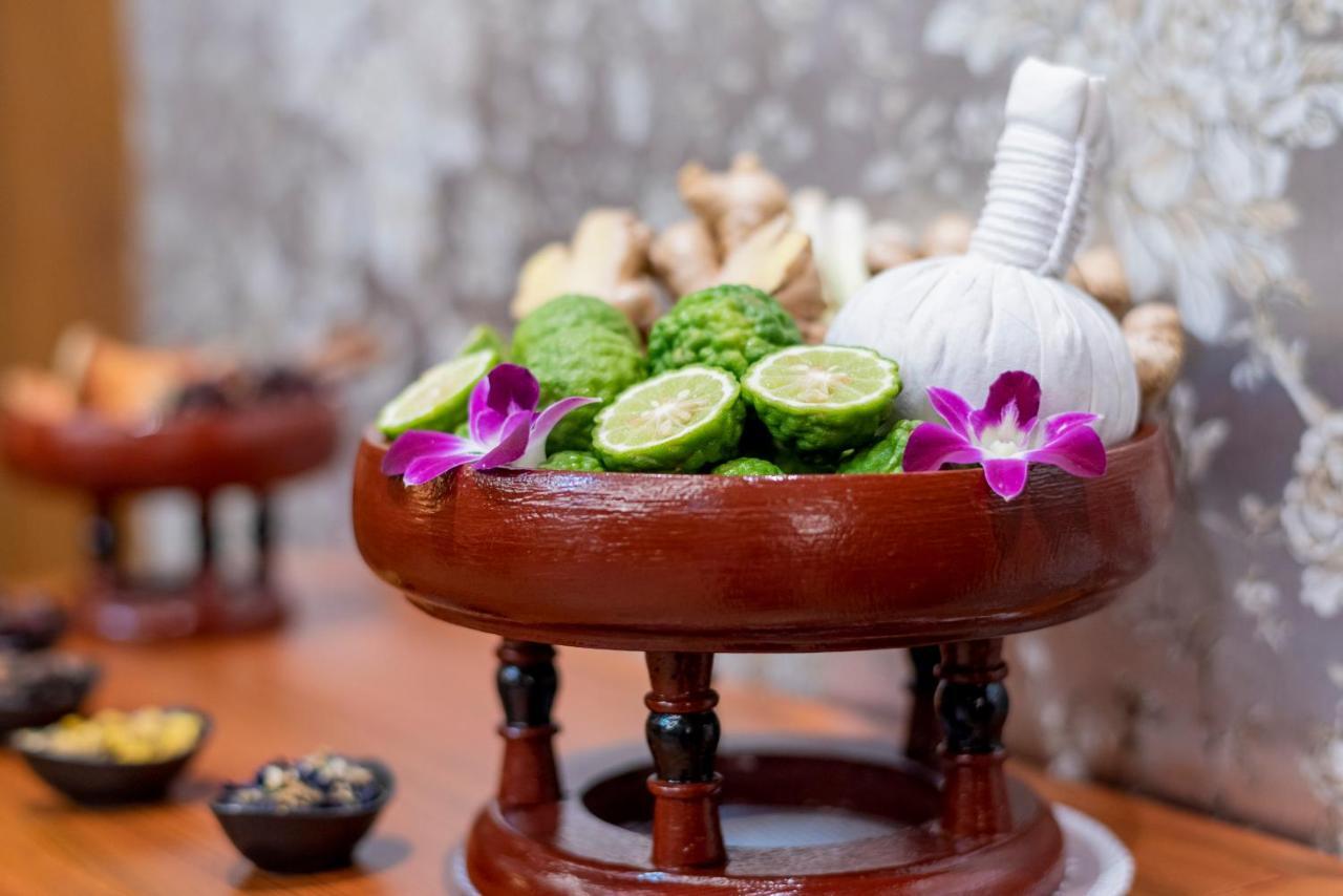The Empress Premier Chiang Mai - Sha Extra Plus Exteriör bild Thai herbal compress